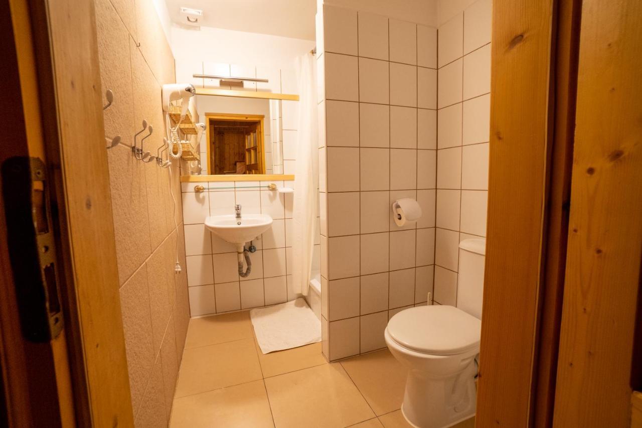 Gosciniec Debowa Gazdowka Bed & Breakfast Ustrzyki Dolne Dış mekan fotoğraf