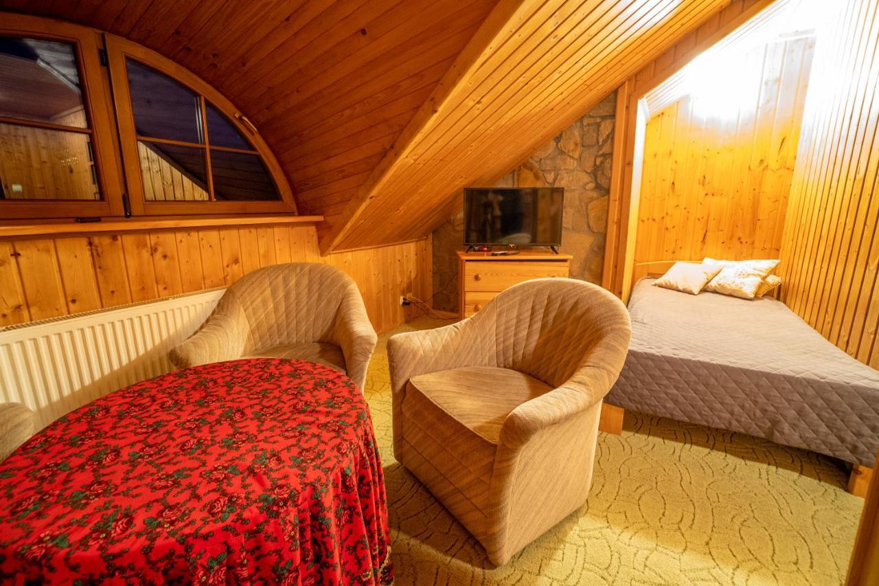 Gosciniec Debowa Gazdowka Bed & Breakfast Ustrzyki Dolne Dış mekan fotoğraf