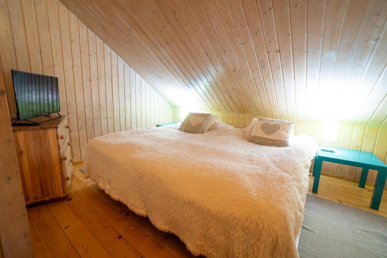Gosciniec Debowa Gazdowka Bed & Breakfast Ustrzyki Dolne Dış mekan fotoğraf